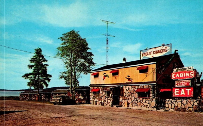 Christmas - Christmas Inn And Cabins (newer photo)